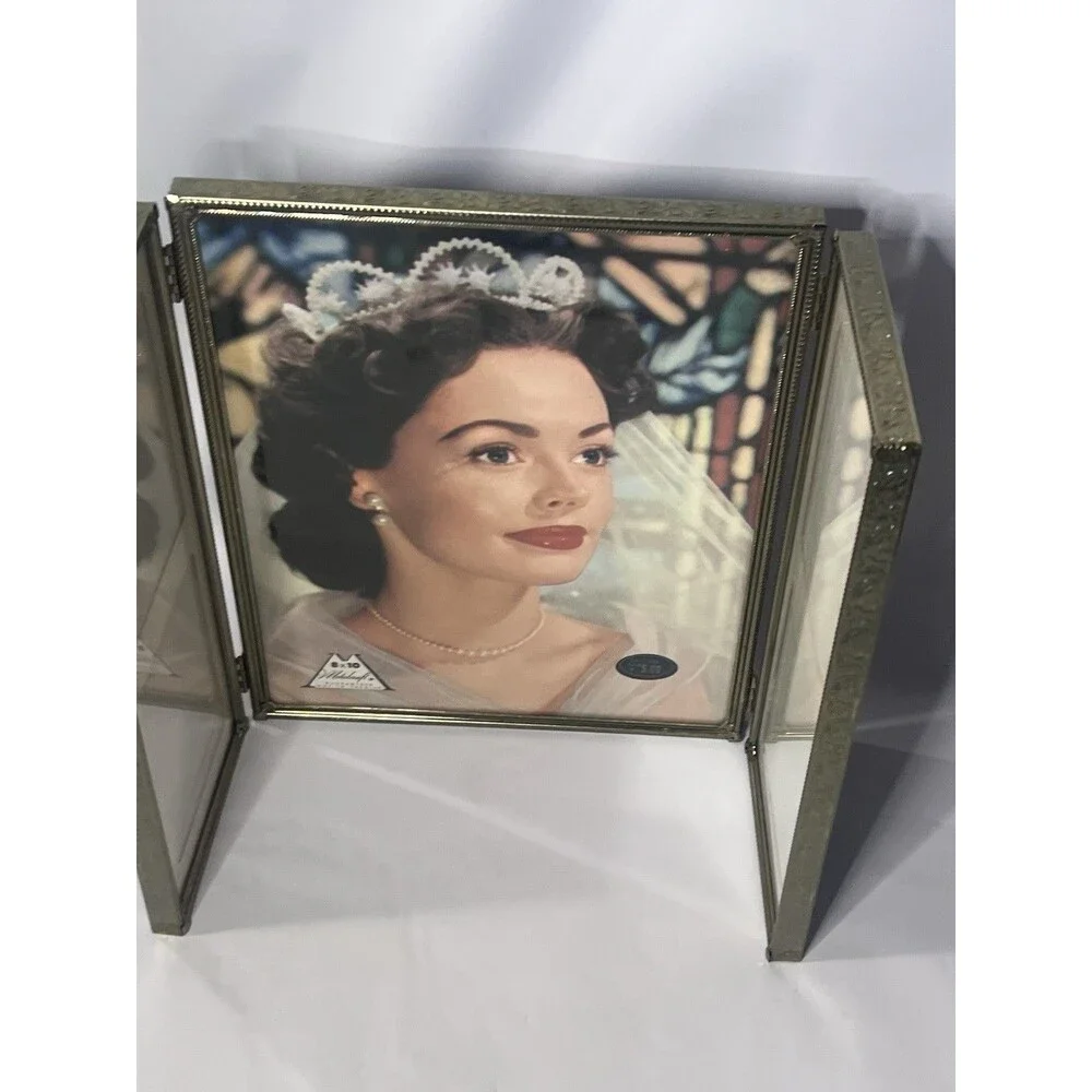 Vintage 1960s TriFold Folding Picture Frame 8x10 Center original stock display